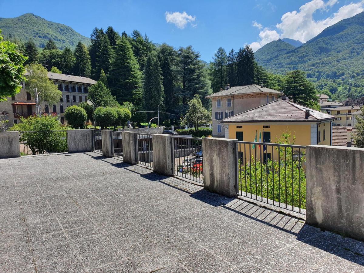 Mansarda fra monte e lago Esino Lario Exterior foto